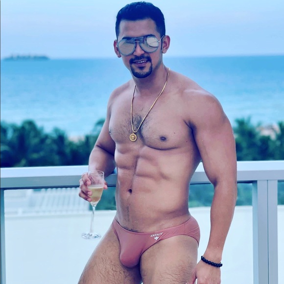 Meet your Posher, Andrés - Picture 6 of 7